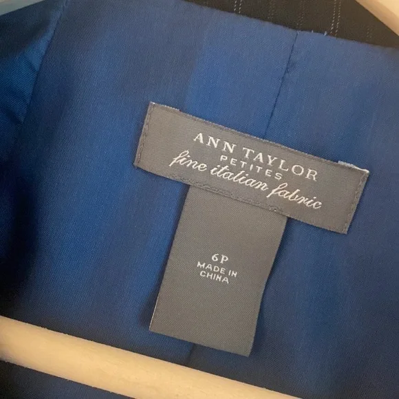 Ann Taylor Blazer Ann Taylor Virgin WOOL Pinstripe Blazer with Stretch Size 6P - Picture 9 of 10